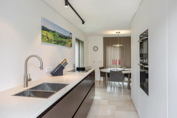 Minimalistische keuken in Zwolle | De Keukenkamer