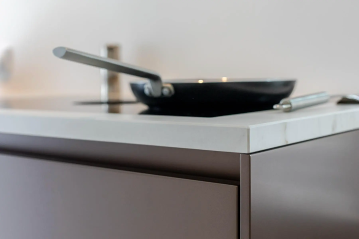 Minimalistische keuken in Zwolle | De Keukenkamer